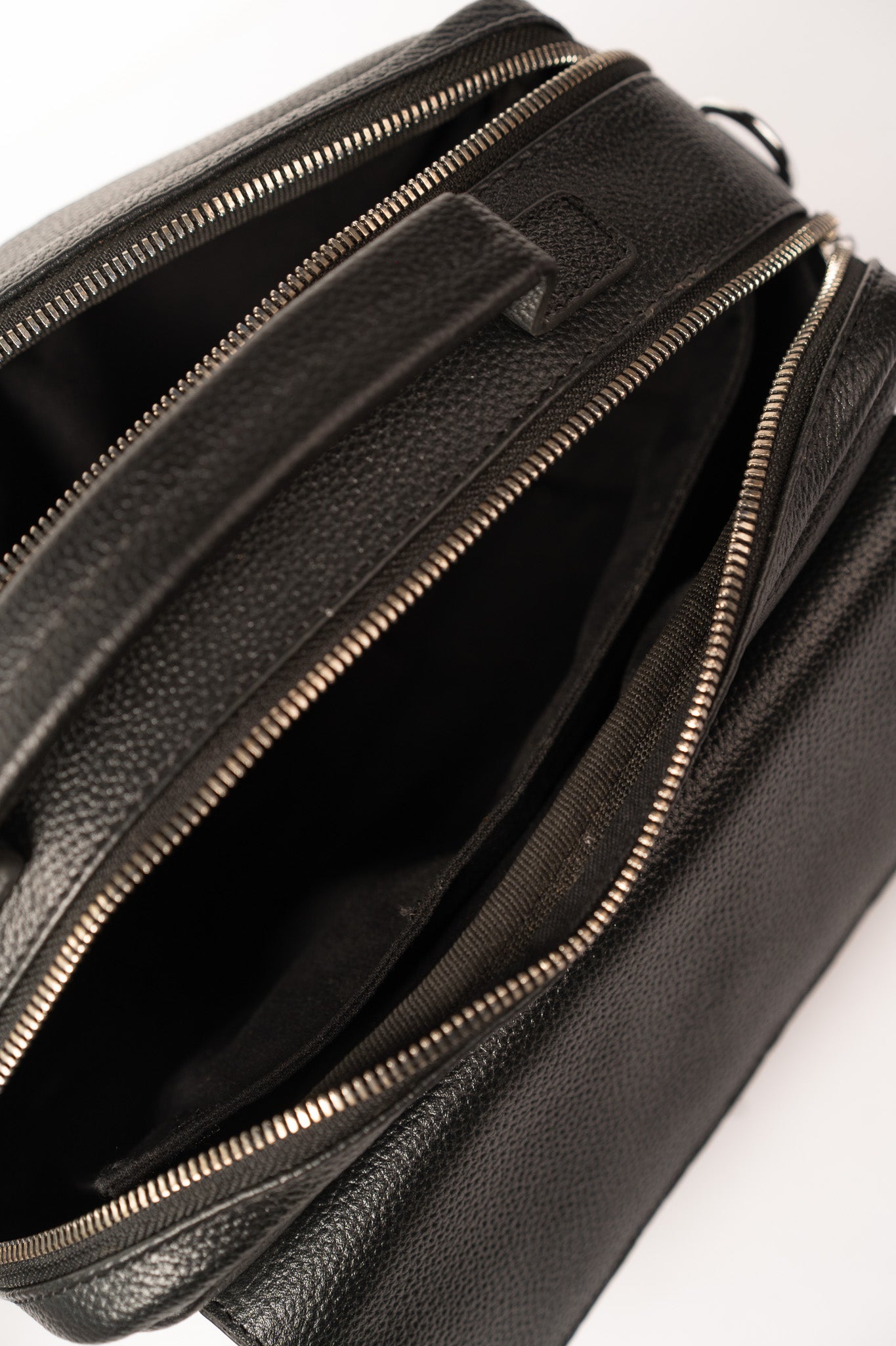 Dutchman Black Messenger Bag